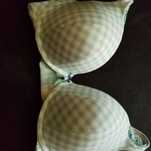 Cacique Plunge Bra Size 40F